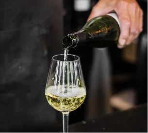 coupe de champagne à Bourges dans le Cher 18